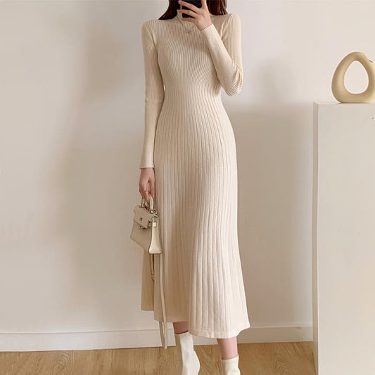 Mid-length Knee-length Jumper Skirt With Half Turtleneck Underlay